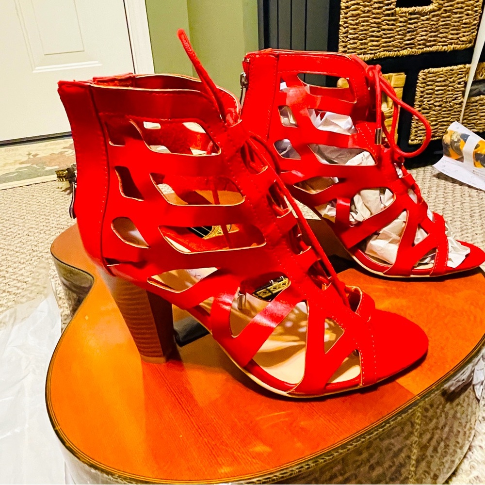 🍷Racy Zip & Tie Red Cage Free Reign Ankle Boot Heels!
